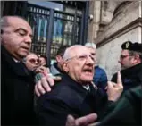  ?? ?? LE RABBIA A ROMA PER IL SUD
Roma. Il presidente della Regione Campania, Vincenzo De Luca, 74, protesta a Palazzo Chigi.