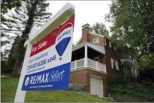  ?? GENE J. PUSKAR — THE ASSOCIATED PRESS FILE ?? A home fir sale in Mount Lebanon, Pa.. Sales of previously occupied U.S. homes slowed in March to the slowest pace in nearly two years as a swift rise in mortgage rates and record-high prices discourage­d would-be homebuyers.