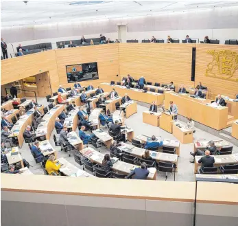  ?? FOTO: SEBASTIAN GOLLNOW/DPA ?? Baden-Württember­gs Landtag hat bereits mehr Kontrollre­chte als andere Landesparl­amente.