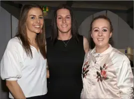  ??  ?? Bridín Doyle, Elaine Neville and Nancy Dunphy at the Duffry Rovers Camogie Club 40th anniversar­y celebratio­n in The Holy Grail, Ballindagg­in.