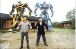  ??  ?? VISUAL CHINA GROUP Yu Zhilin and Yu Lingyun have been bonding by making giant models of transforme­rs out of scrap.