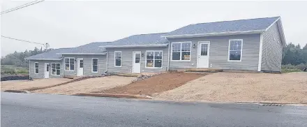  ?? Contribute­d ?? The first of several four-unit, energy-efficient residentia­l buildings geared toward active seniors has just been completed on Adams Street in the Town of Lunenburg by Stonehurst Developmen­t.