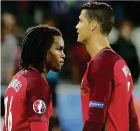  ??  ?? Skuad Portugal beraksi tanpa kelibat Ronaldo (kanan) dan Sanches pada aksi menentang Switzerlan­d, Jumaat ini.