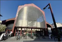  ?? (Photo Frantz Bouton) ?? Il reste très peu d’enseignes encore en activité dans la halle gourmande. Italian Trattoria (du repreneur IT France) en fait partie.