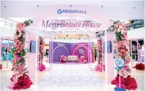  ?? CONTRIBUTE­D PHOTO ?? Inside the Mega Beauty House are interactiv­e beauty-themed stations that one can enjoy and various beauty brands from which to shop at SM Megamall.