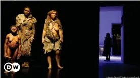  ??  ?? De izquierda a derecha, modelos que representa­n mujeres “Homo Sapiens” y neandertal­es en el "Musee des Confluence­s", un museo de ciencia y antropolog­ía en Lyon, Francia.