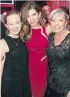  ??  ?? GENERATION­S OF FABULOUS Penelope St. Germain, mom and foundation CEO Marie Lise Andrade, and her mom foundation founder and president Lise Watier blaze a beautiful trail for women at their Lise Watier Foundation Gala Benefit.