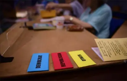  ?? Mark Makela/Getty Images ?? Cards stating “Democrat, Republican, and Other” are placed on a registrati­on table as voter checks in at a polling location during the Pennsylvan­ia Primary election on May 17, 2022 in Philadelph­ia.