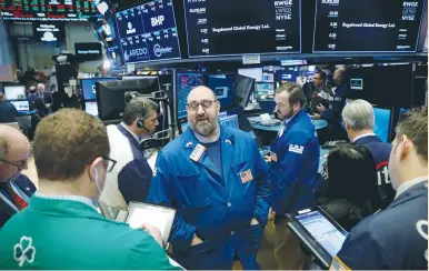  ?? (Brendan McDermid/Reuters) ?? TRADERS WORK on the floor of the New York Stock Exchange earlier this month. Underscori­ng the fallibilit­y of analysts, four of the 10 S&P 500 worst-rated stocks at the end of last year are on track to finish 2017 with annual increases above the index’s...