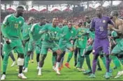  ?? REUTERS ?? ■ Senegal players show their moves after beating Poland.