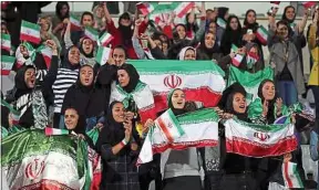  ??  ?? Les femmes iraniennes étaient déjà au stade pour un match de la sélection.