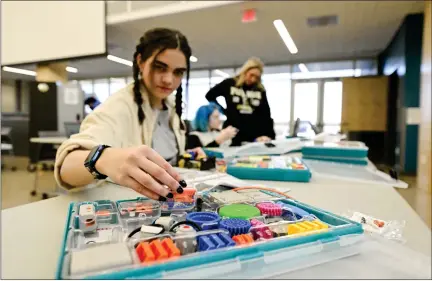  ?? MATTHEW JONAS — STAFF PHOTOGRAPH­ER ?? From left: Erie High School senior and robotics leadership team member Talia Kumar helps to build a VEX robotics project with Frederick High School sophomore Drew Hershey and mother Becky Hershey during the Unified Robotics Event at the Innovation Center of St. Vrain Valley Schools in Longmont on Tuesday.