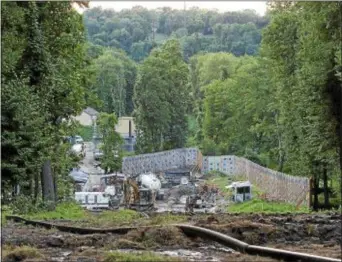  ?? DIGITAL FIRST MEDIA FILE PHOTO ?? A bentonite spill at the Mariner East 2 pipeline project in Middletown muddied the waters of Chester Creek behind the Tunbridge apartments last July.