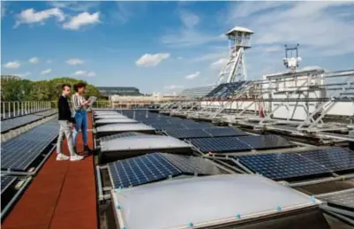  ?? © LIESBETH DRIESSEN ?? De masterstud­enten krijgen ook opleiding in de labo’s van Energyvill­e op Thor Park in Genk.