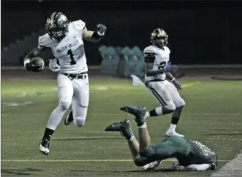  ?? Signal file photo ?? Golden Valley’s DeGabriel Floyd, left, is looking into college options after decommitti­ng from USC last month.