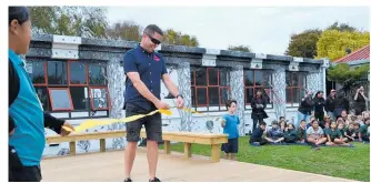  ?? Photo / Paul Brooks ?? Brent Crossan cuts the ribbon at the Hakeke St Community Centre deck.