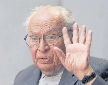  ?? Ap ?? Gustavo Gutiérrez, ayer, al hablar ante la prensa en el Vaticano