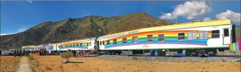  ?? PROVIDED TO CHINA DAILY ?? A medical train funded by Lifeline Express, a charity in Hong Kong, visits the Tibet autonomous region to help people with cataracts.