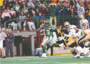  ?? REGINA LEADER-POST FILES ?? Corey Holmes, considered the best kick return specialist in Riders’ history, opens the 2005 season by doing his thing against the Blue Bombers — bringing the opening kickoff back for a TD.