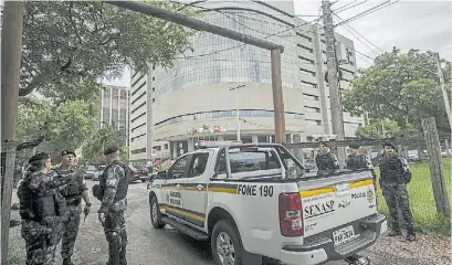  ?? EFE ?? Vigilancia. La policía desplegó un fuerte operativo en Porto Alegre para proteger a los jueces.