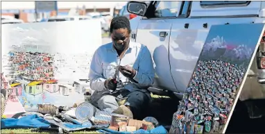  ?? Picture: FREDLIN ADRIAAN ?? SHOWING SKILL: Nathan Chikoto, 34, a vendor in 17th Avenue, Walmer