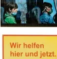  ?? Foto: H.-CH. Dittrich, dpa ?? Zwei junge Flüchtling­e mit Mundschutz sitzen nach der Ankunft in Hannover in einem Bus mit der Aufschrift „Wir helfen hier und jetzt“.