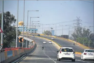  ?? SAKIB ALI/HT PHOTO ?? The Hindon elevated road was opened for traffic on Friday. The road will provide signalfree commute between Raj Nagar Extension and UP Gate on NH24 in Ghaziabad. The 10.3kmlong road is supported by 287 pillars.