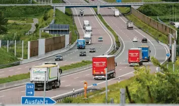  ?? Symbolfoto: Marcus Merk ?? Am Sonntag ereignete sich auf der A 8 bei Zusmarshau­sen ein schwerer Verkehrsun­fall.