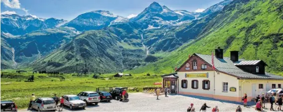  ?? BILD: SN/SN/GERHARD WOLKERSDOR­FER ?? Das Valeriehau­s im Gasteiner Naherholun­gsgebiet Nassfeld ist neuerdings in slowakisch­em Besitz. Die Pläne für eine Stollenbah­n auf den Mölltaler Gletscher ebenfalls.