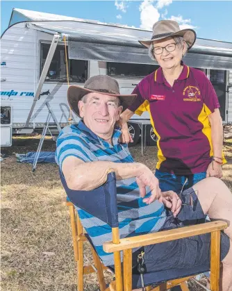  ?? Picture: Nev Madsen. ?? ALL SET UP: Husband and wife Bob and Claire Barnett have set up their home away from home for the week at the Pittsworth Showground­s.