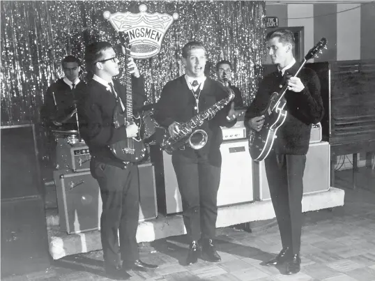  ?? GETTY IMAGES ?? Mike Mitchell, far right, with Kingsmen band mates about 1965: from left, Dick Peterson, Norm Sundholm, Lynn Easton and Barry Curtis.
