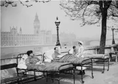  ?? (Getty) ?? TB patients from St Thomas’ Hospital rest in their beds by the River Thames