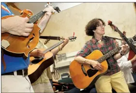  ?? Democrat-Gazette file photo ?? Charlotte Copeland is among other musicians playing traditiona­l tunes at the Rackensack Folklore Society.