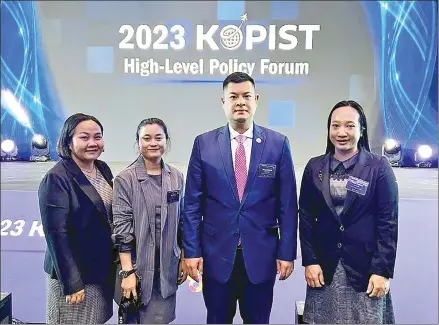  ?? TOURISM MINISTRY ?? Tourism ministry secretary of state Thong Rathasak (second right) at the 2023 KOPIST High-Level Policy Forum on April 5.