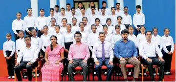  ?? ?? Seated L to R : Adeesha Tharindu (Deputy Band Leader), Mrs.Apsara Hettiarach­chi (Deputy Principal), Mr.Suneth Jayasanka (Teacher in Charge/Coach), Mr.Geeth Fernando (Principal), Mr.Amila Fonseka (Deputy Principal), Nevin Anjana (Band Leader)
Standing (1st Row) L to R: Rashmi Raveena, Shemaya Nimshi, Kaushika Ishani, Hirushi Kavindya, Sayuri Ameesha, Sandani Maweesha, Daneesha Thathsaran­i, Angle Sriyani, Dinuri Navodya, Lasandi Nimduni, Nethumi Wasana, Sithmi Savindya, Ann Nethmi, Nethmi Ruwanthika
Standing (2nd Row) L to R: Wasana Madushani, Nithini Sanchala, Ruvindi Rihani, Nethushi Nimnadani, Amanda Dewmini, Kanishka Jeewandi, Shalani Priyadarsh­ani
Standing (3rd Row) L to R: Malith Hashan, Thilina Sandakelum, Prasanga Vidujith, Ashan Sulakshana, Shanuka Nisal, Tharindu Dilshan, Lahiru Nethmina, Suwahas Dewmin, Shehan Mihiranga, S.Manoj, Shanuka Malshan, Hashan Theekshana
Standing (4th Row) L to R: Sithum Nimesh, Lakshan Fernando, Pradeep Lakshan, Pahan Sankalpa, Kavishka Chamoth, Thilina Dilshan