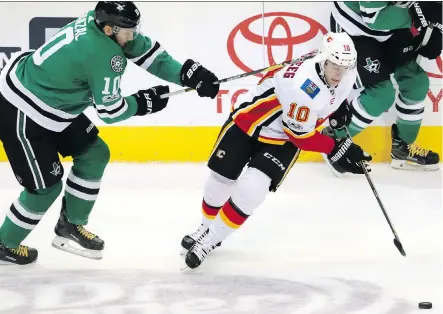  ?? LM OTERO/THE ASSOCIATED PRESS ?? Flames right-winger Kris Versteeg skates with the puck against Dallas Stars centre Martin Hanzal during NHL action on Nov. 24. It was in this game that Versteeg tore the labrum in his hip for the second time in his career and hasn’t played since.