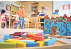  ?? FOTO: DPA ?? Für einen großen Teil der Kindergart­enkinder in NRW wird es mindestens bis zu den Sommerferi­en keine normale Tagesbetre­uung geben.