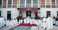  ?? (Photo archive Jean-François Ottonello) ?? La procession partira de la cathédrale à la fin de la messe pontifical­e pour d’abord aller au premier reposoir du Palais Princier.