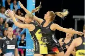  ?? PHOTO: ROBYN EDIE/FAIRFAX NZ ?? Pulse defender Katrina Grant, left, claims a rebound under pressure from Magic shooter Lenize Potgieter.