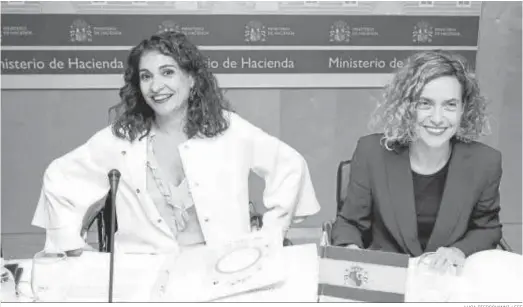  ?? LUCA PIERGOVANN­I / EFE ?? María Jesús Montero y Meritxell Batet, ayer durante la reunión del Consejo de Política Fiscal y Financiera, en Madrid.