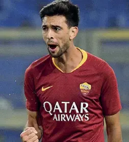  ??  ?? Argentino/2 Javier Pastore, 29 anni, a segno di tacco come con l’Atalanta