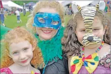  ?? 17_T23_fynefest09 ?? Kirsten Black with Catriona and Gemma Black getting all colourful at Fyne Fest.