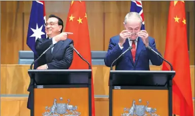  ?? PANG XINGLEI / XINHUA ?? Premier Li Keqiang shares a light moment with Australian Prime Minister Malcolm Turnbull during a news conference at Parliament House in Canberra, Australia, on Friday.