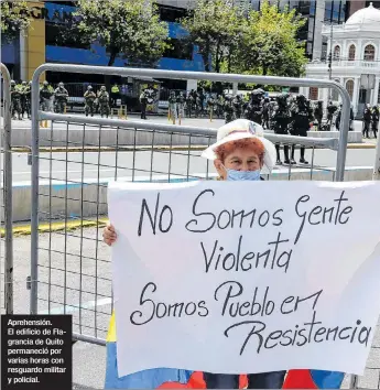  ?? ?? Aprehensió­n. El edificio de Flagrancia de Quito permaneció por varias horas con resguardo militar y policial.