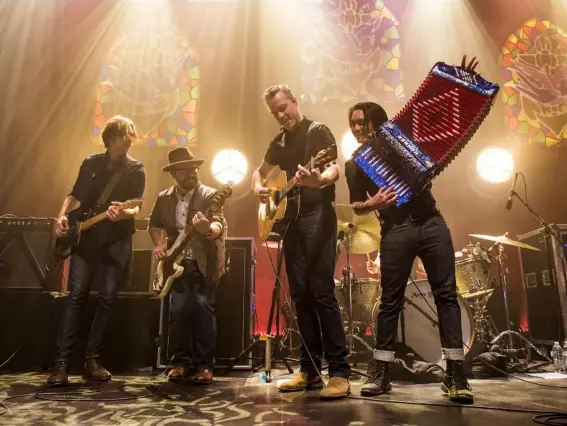  ??  ?? Country blues: Jason Isbell And The 400 Unit in New Orleans (Getty)