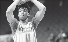  ?? Elizabeth Conley / Staff photograph­er ?? UH guard Nate Hinton was successful­ly eased into college basketball last season as a freshman and should be ready to start this season.