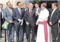  ?? PRESIDENCI­A ?? Educación. El presidente Danilo Medina dejó ayer inaugurado el nuevo edificio de tres niveles en la Universida­d Católica del Este.