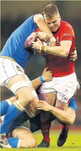  ?? Excellent dans son rôle d’ouvreur face à l’Australie il y a quinze jours, le joueur de Cardiff, Gareth Anscombe, pourrait cette fois être aligné à l’arrière. ?? Photo Icon Sport