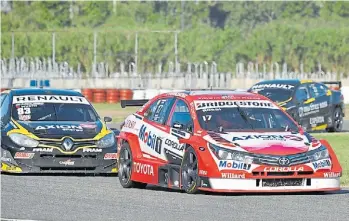  ?? MARIO QUINTEROS ?? El Misil debió aguantar varios intentos de Ardusso, que era más veloz con su Renault.