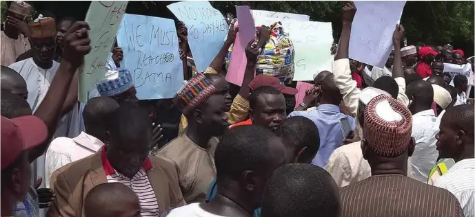  ??  ?? Bama IDPs in Maiduguri protesting to be allowed back to their homesteads